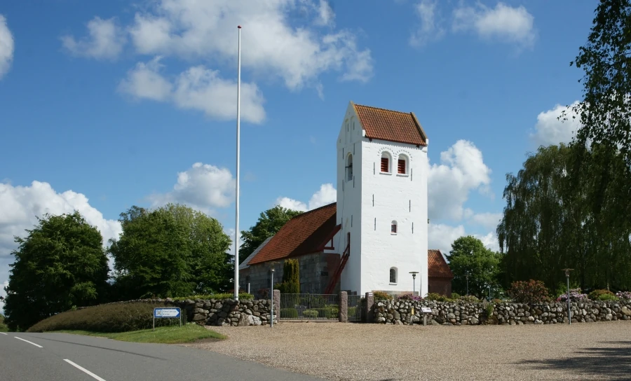 Smollerup Kirke set fra NV